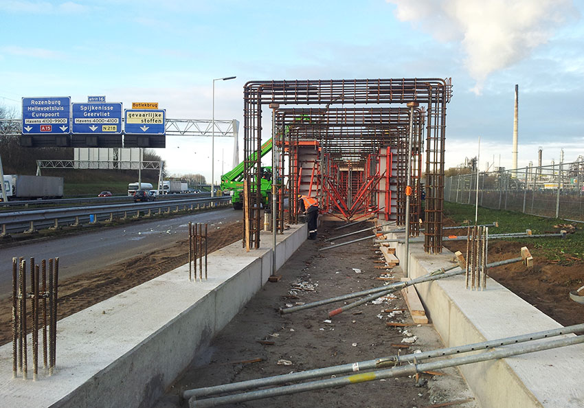Leidingviaduct wegens te volle ondergrond