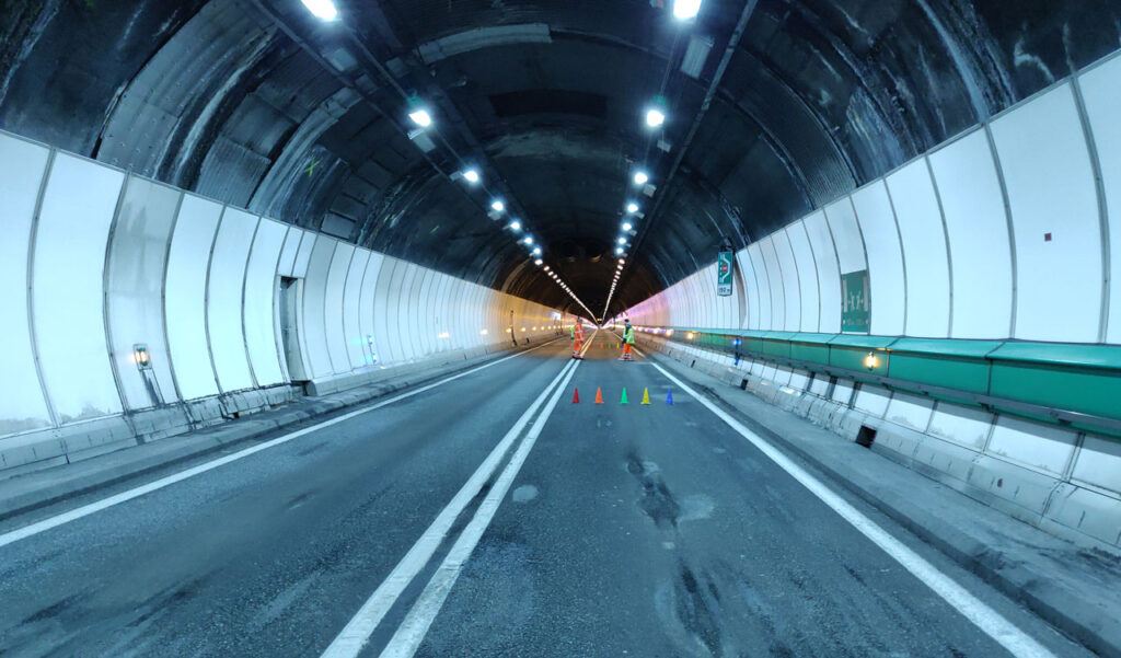 Lichtonderzoek_Mt-Blanctunnel_IMG_20181106_010149-led-verderop-SONT