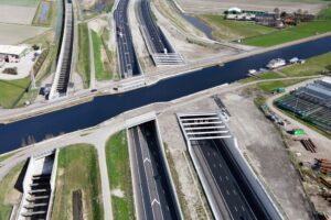 Ringvaartaquaduct: tunnelbak vol water vervangen