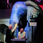 Het digitaliseringsplein met grote opblaasbare olifant op het COB jubileumcongres op 31 maart 2025